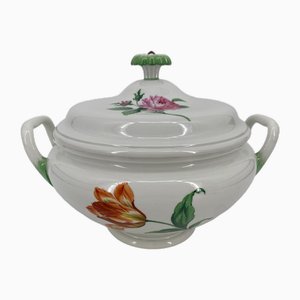 Sopera redonda con tapa de Meissen, 1860