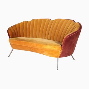 Sofá Mid-Century curvado con patas de latón de terciopelo de Gio Ponti