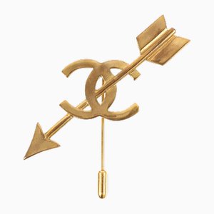CC Mark Arrow Plate Pin Brooch in Gold from Chanel, 1993