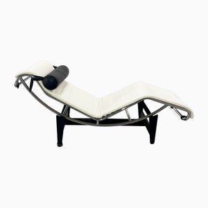 Sillón Lc-4 de cuero blanco de Le Corbusier para Cassina, años 80