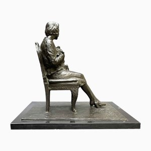 Leonardo Secchi, Dame mit Hund sitzend, 1942, Bronze auf Marmor