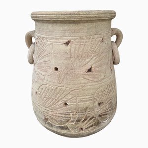 Dreieckiges Gefäß aus Terrakotta mit Gravuren