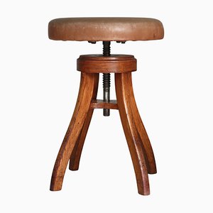 Taburete giratorio danés moderno de cuero patinado y roble de Fritz Hansen, años 30