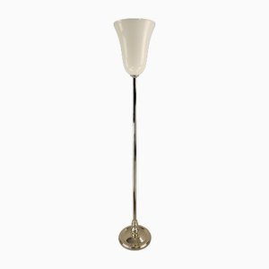 Lampada da terra Art Déco in metallo cromato con paralume in vetro opalino, Francia, anni '20