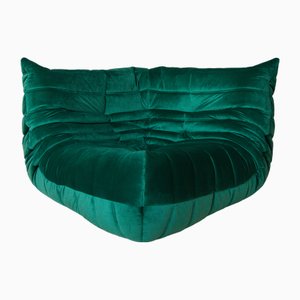 Sedia angolare Togo in velluto verde bottiglia di Michel Ducaroy per Ligne Roset