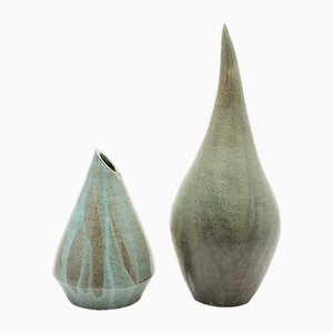 Grüne konische Vase von Diana Burnett