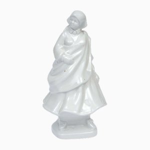 Volkstänzerin aus Porzellan