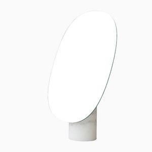 Espejo de mesa ORA oval grande plateado de Joa Herrenknecht