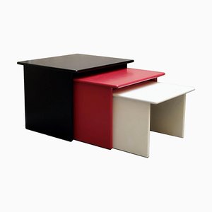 Tables d'Appoint Empilables en Bois Rouge, Blanc et Noir, Italie, 1970s, Set de 3