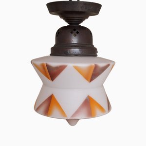 Lampada da soffitto Art Déco, Germania con paralume in vetro bianco con motivo decorativo spray arancione-marrone su un supporto originale in ottone