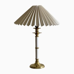 Lampada da tavolo Hollywood Regency in ottone con stelo laccato bianco, anni '70