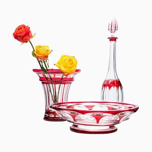 Artículos de Baccarat francés y Saint Louis de cristal rojo, 1930. Juego de 3