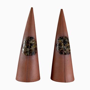 Squisiti coni decorativi in ceramica dipinti a mano attribuiti a Giancarlo Scapin, anni '70, set di 2