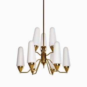 Skandinavischer Moderner Mid-Century Kronleuchter aus Messing & Opalglas