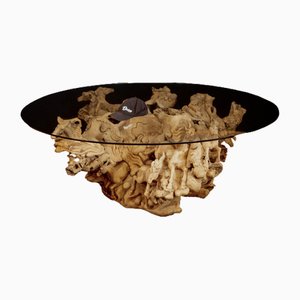 Esstisch aus geschnitztem Stamm