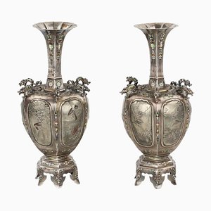 Jarrones japoneses de plata y esmalte, década de 1890. Juego de 2