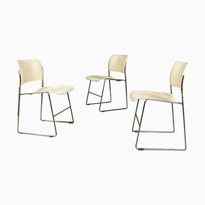 Sillas Mid-Century modernas en blanco de David Rowland para GF Furniture, 1963. Juego de 3