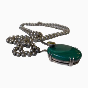 Collar Art Déco de perlas de plata con colgante de malaquita verde, años 30