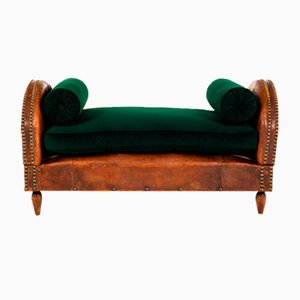 Dormeuse in pelle e ottone con borchie