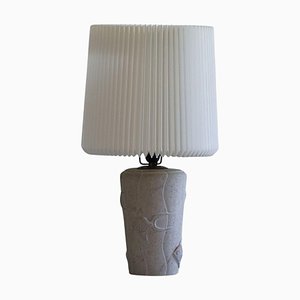 Moderne französische Vintage Tischlampe aus Stein mit Fischmotiven, 1970er