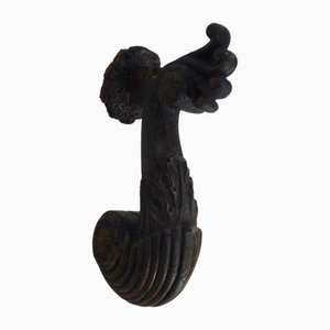 Aldaba de puerta Griffin de hierro fundido