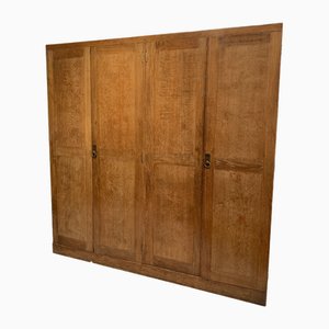 Mueble inglés de roble con cuatro puertas, década de 1890