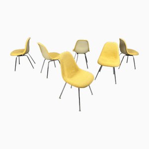 Sedie da pranzo vintage in fibra di vetro di Charles & Ray Eames per Herman Miller, anni '70, set di 4