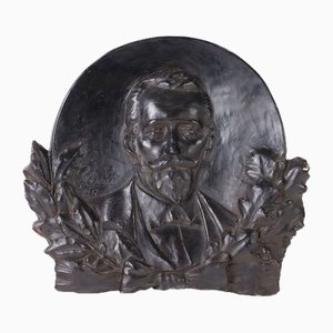 Plakette aus Gips mit Porträt eines Mannes