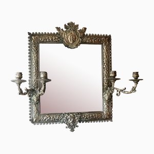 Wandspiegel aus Bronze mit Kerzenhaltern im gotischen Stil
