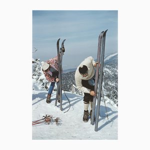 Lámina fotográfica Slim Aarons, en las laderas de Sugarbush, Estate Stamped