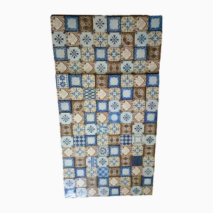 Azulejos en relieve esmaltados ocre, años 20. Juego de 119