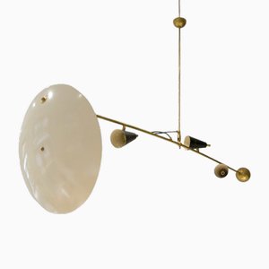 Mid-Century Deckenlampe aus Messing mit Gegengewicht