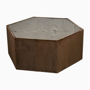 Mesa de centro era espacial hexagonal de madera, terciopelo y vidrio ahumado, años 70