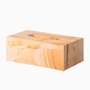 Rechteckige Taschentuchbox aus sandfarbenem Marmor von Royal Bee Design