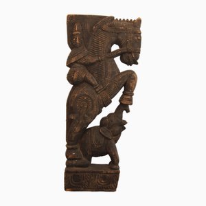 Oggetto in legno intagliato, India, XIX secolo