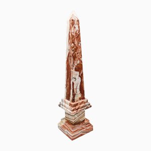 Obelisco grande de mármol italiano rojo y blanco, Italia, años 70