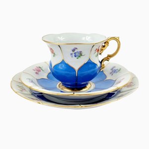 Taza, platillo y plato de postre de porcelana Meissen, años 30. Juego de 3