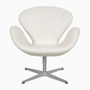Chaise Swan en Cuir Blanc par Arne Jacobsen, 2012