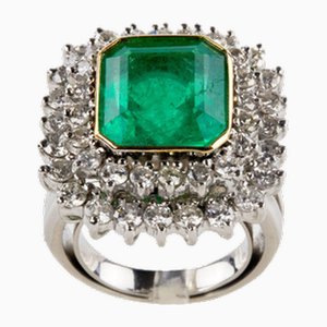 Platinring mit Smaragd und Diamanten., 2000er