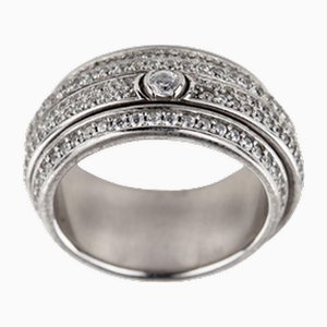 Ring mit Swarovski-Kristallen. ----Weißer Metallring mit Swarovski Strasssteinen. Ring mit zwei frei drehbaren Teilen in der Ringmitte. Strasssteine befinden sich um den Rand des Rings. Produktgröße: 15