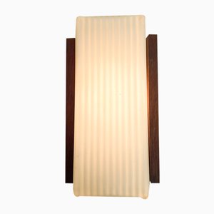 Lámpara de pared de teca y vidrio blanco opalino atribuido a Bega Lights, Alemania, años 60