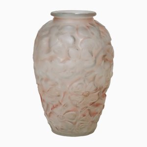Vase Art Déco en Verre Pressé Rose avec Fleurs de Cerisier Barolac, République Tchèque, 1930s