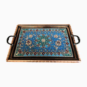 Handgefertigtes Serviertablett aus geschnitztem Kupfer mit Blumenmotiven und Griffen