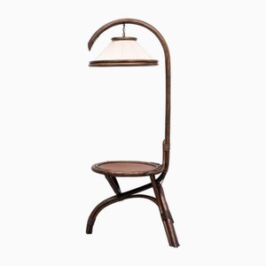 Lámpara de pie vintage de ratán con mesa, años 70