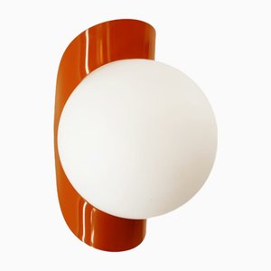 Sphere Wandlampe mit orangem Band