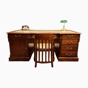 Englischer Vintage Schreibtisch mit Stuhl von Globe Wernicke, 2er Set