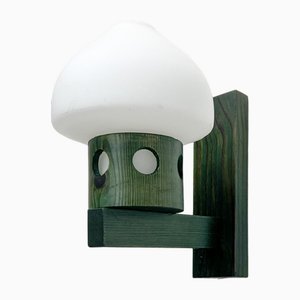 Schwedische Mid-Century Wandlampe aus Holz & Opalglas, 1960er