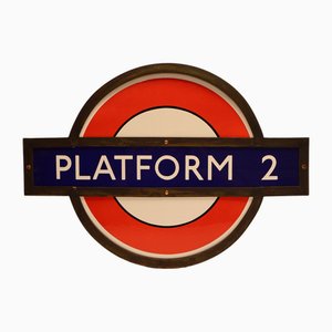 La primera plataforma del metro de Londres Roundel, 1930
