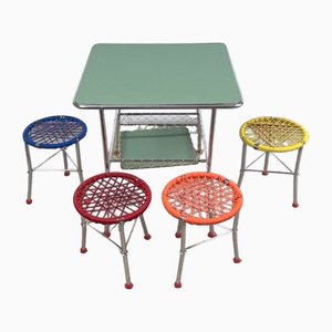 Tavolo da bambino con sedie pieghevoli colorate, anni '60, set di 5