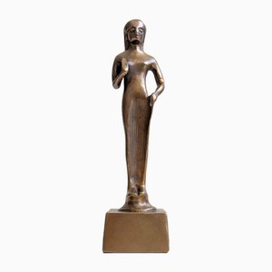 Bronzeskulptur einer Frau im Brachial-Stil